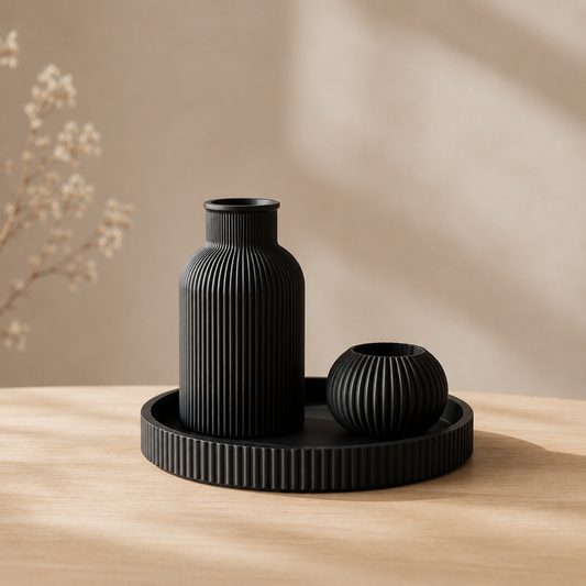 Decoplateau 'Nova' met hoge vaas en bolvormige kaarshouder